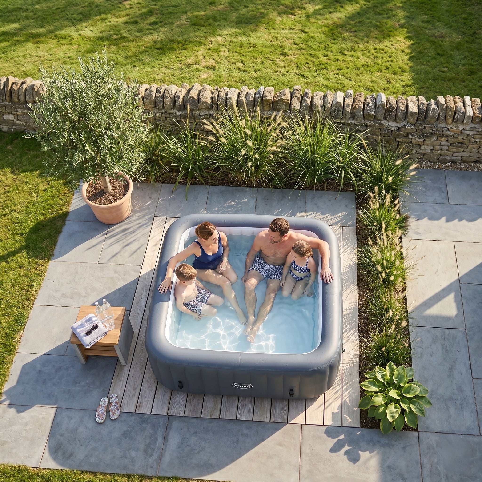 Pacific | 4/6-Person Inflatable Hot Tub | Integrated Heater | ETL